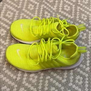 Women’s Nike Air Presto - Volt US 7